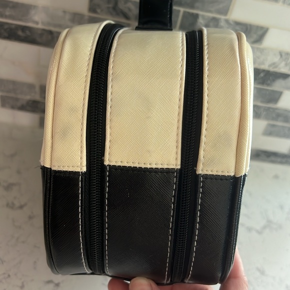 Victoria’s Secret Makeup Accessory Bag - Picture 4 of 13